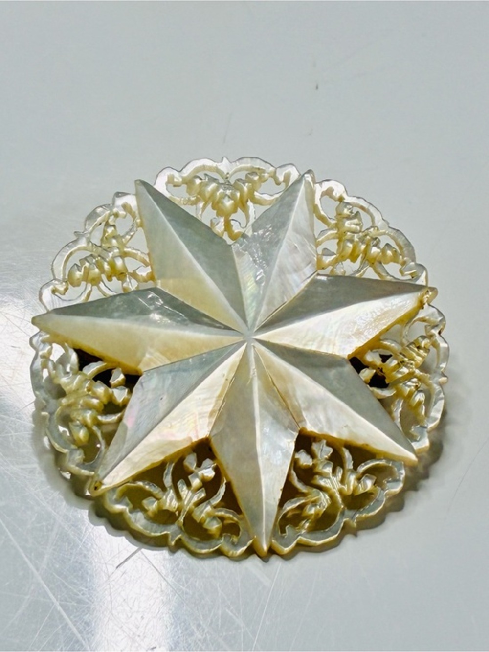 VTG Delicate Detailed Mother of Pearl Nautical Star Filigree Brooch - White EUC